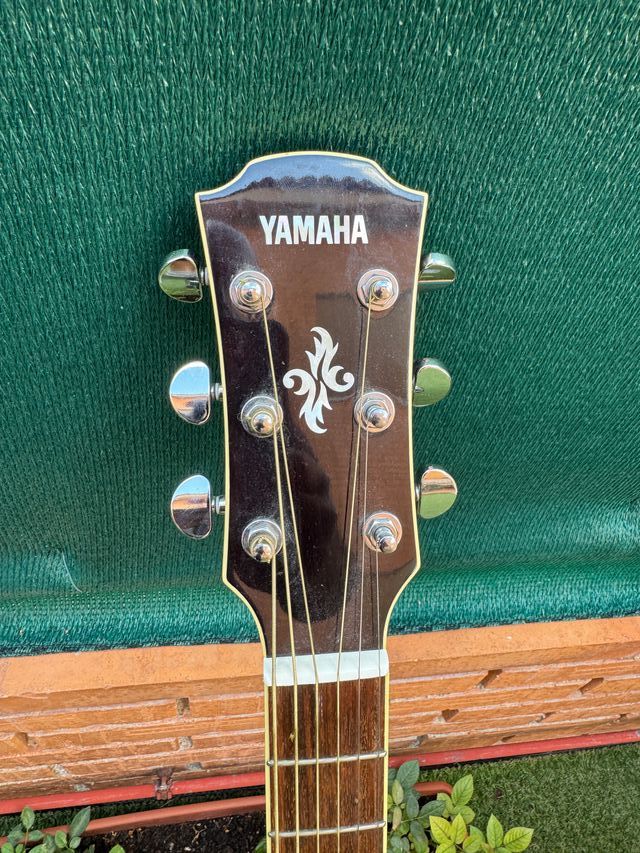 Guitarra Yamaha APX700II Brown Sunburst