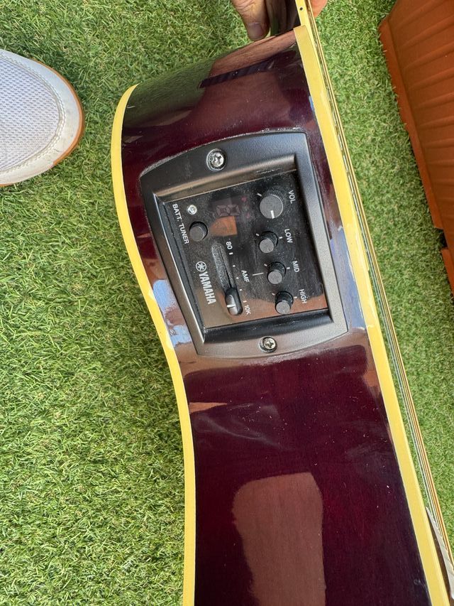 Guitarra Yamaha APX700II Brown Sunburst