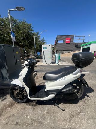 Peugeot Tweet 125Cc Blanca