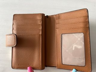 Billetero Michael Kors Beige y Dorado
