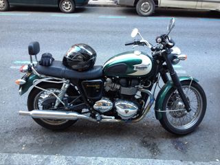 TRIUMPH BONNEVILLE T100