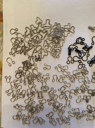 Corchetes para Ropa (Negro y Plateado)