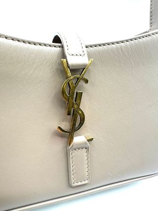 Bolso Saint Laurent Le 5 à 7 Hobo Beige