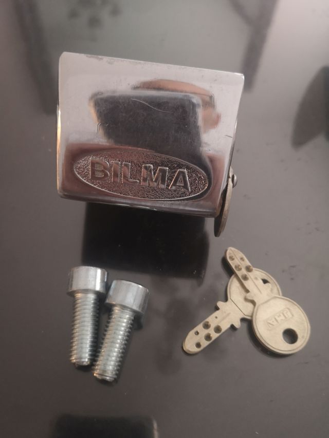 Cerradura Bilma con 2 llaves y tornillos