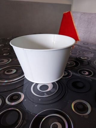 Ciotola decorativa in metallo bianco