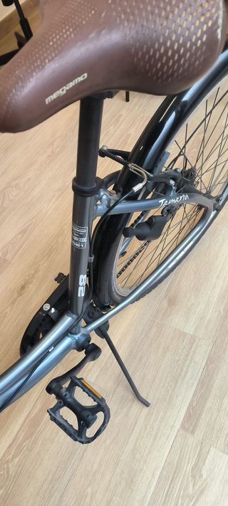 BICICLETA con cesta en buen estado