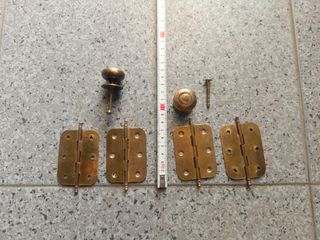 Herrajes de puerta dorados