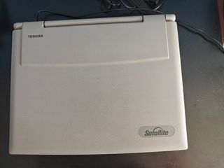 Portátil Toshiba 320CDT Vintage + Maletín y Discos