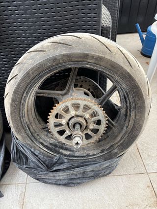 Llanta trasera + neumático S21 Z800e