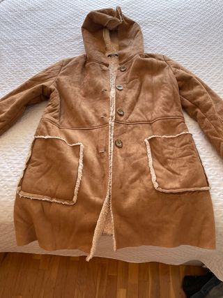Abrigo mujer marrón con capucha