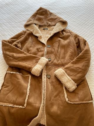 Abrigo mujer marrón con capucha