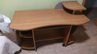 Mesa de ordenador de madera