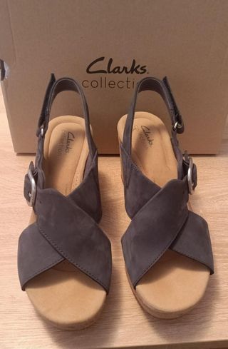 Sandalias Clarks Negras y Beige