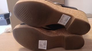 Sandalias Clarks Negras y Beige