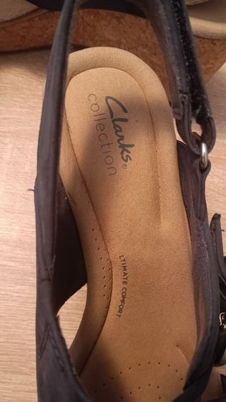 Sandalias Clarks Negras y Beige