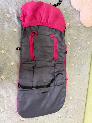 Saco de bebé gris y fucsia