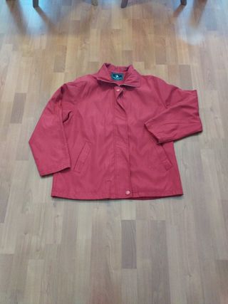 Chubasquero Rojo Talla L, color rojo granate