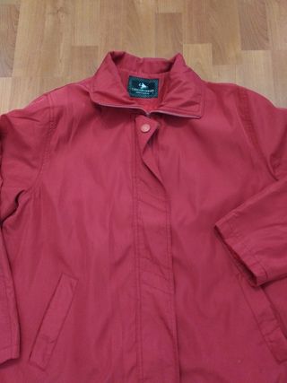 Chubasquero Rojo Talla L, color rojo granate