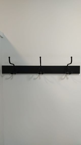 Perchero de pared negro 3 ganchos