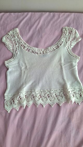 Top Bershka blanco crochet