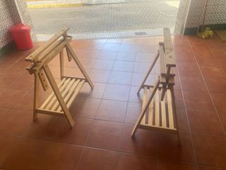 Escritorio cristal con 2 caballetes madera,