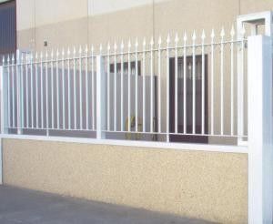 FABRICANTES PUERTAS DE COMUNIDAD- TALLER PROPIO