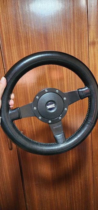Volante de coche deportivo negro