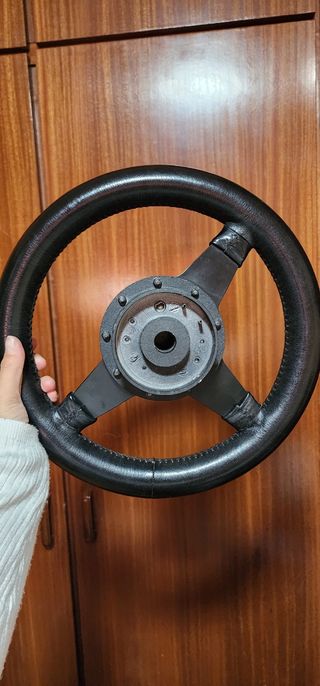 Volante de coche deportivo negro