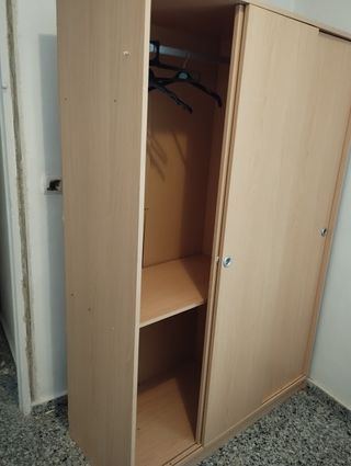Armario de madera