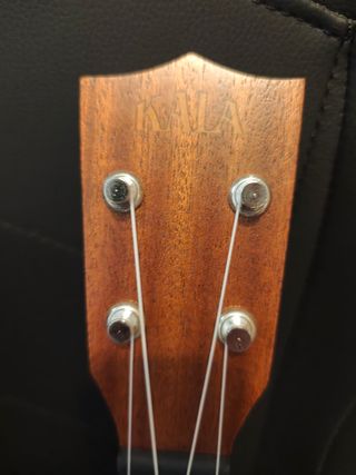 Ukelele soprano Kala KA-SMHS con funda