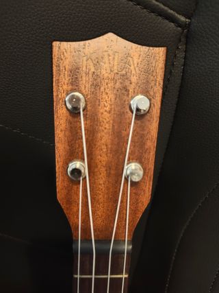 Ukelele soprano Kala KA-SMHS con funda