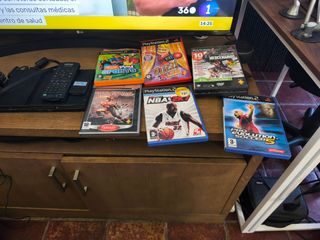 PlayStation 2 usada. Sin mandos. 
5 juegos + demos