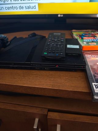 PlayStation 2 usada. Sin mandos. 
5 juegos + demos