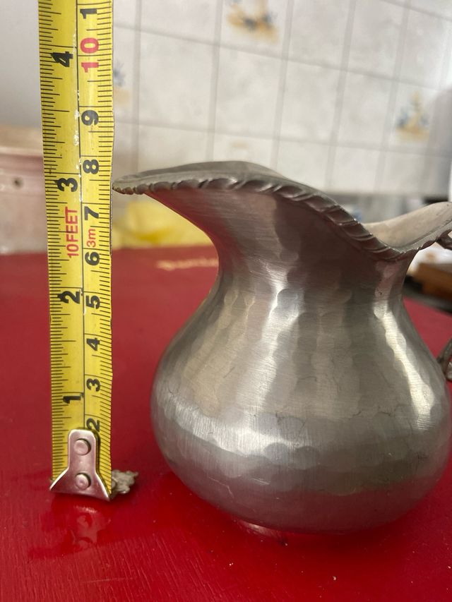 Brocca in peltro BATTUTO A MANO