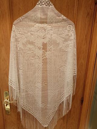 Manto calado blanco