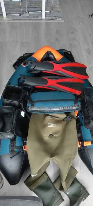 Equipo completo de pesca con pato, aletas y botas