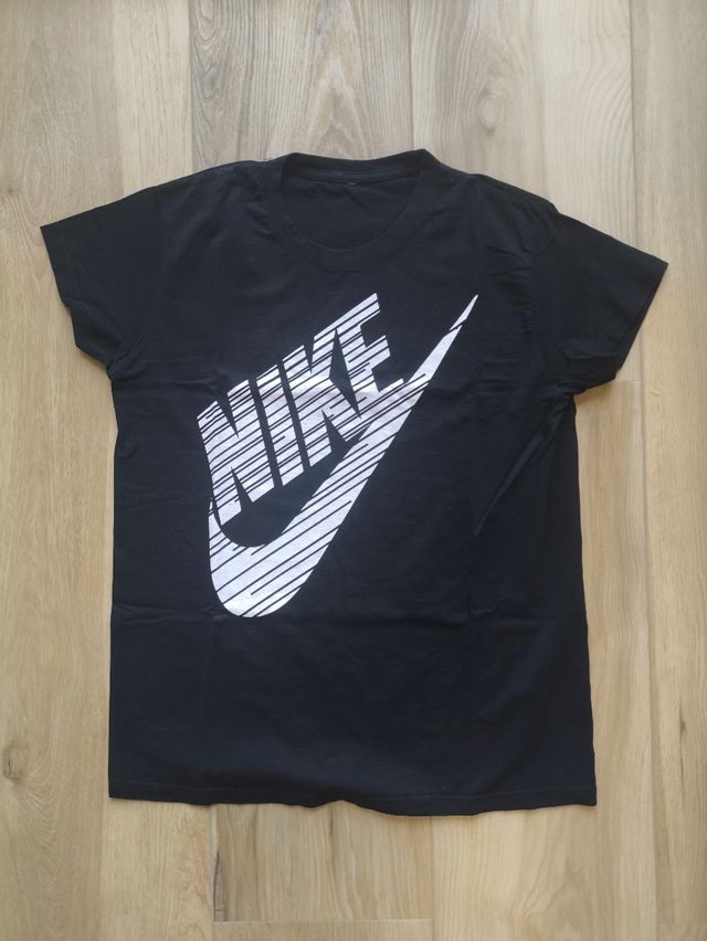 Camiseta Nike Negra Logo Blanco