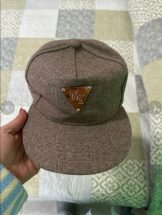 Cappello NY marrone con visiera