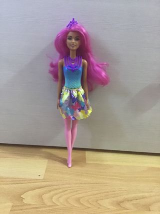 Muñeca Barbie con vestido y accesorios