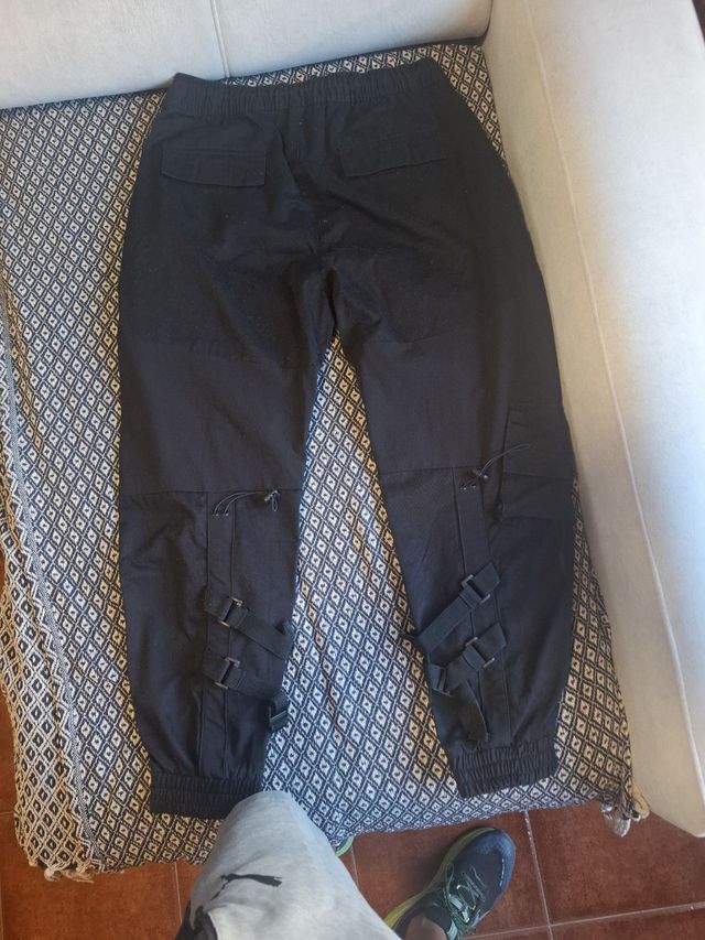 Pantalones cargo negros Bershka