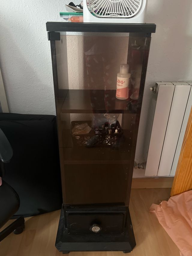 mueble estantería para vasos 