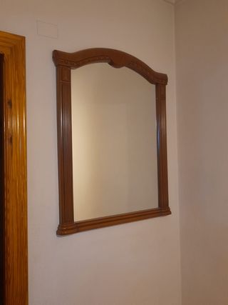 Zapatero y espejo de madera