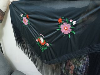 Mantón bordado