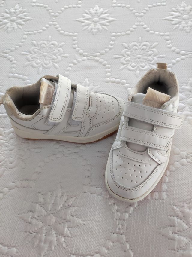 Deportivas niño talla 24