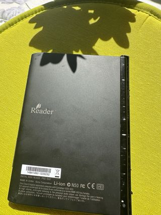Lector de libros electrónico negro