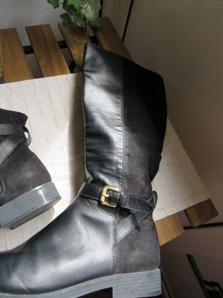 Botas negras de piel