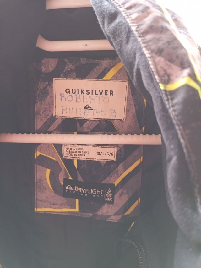 Abrigo Quiksilver estampado