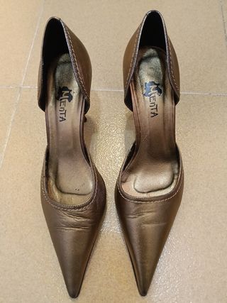 Zapatos MENTA dorados tacón fino