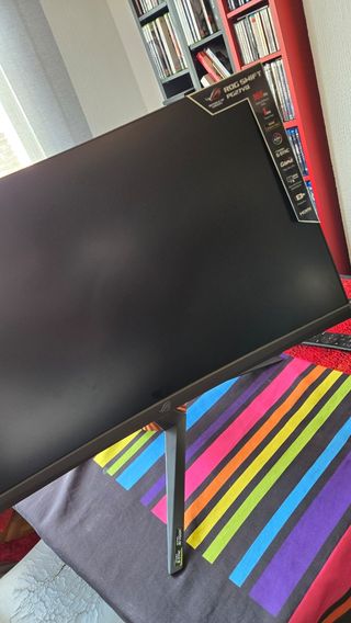  Asus ROG Swift PG27VQ Monitor curvo