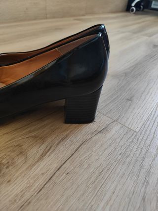 Zapatos de salón con tacón negros 